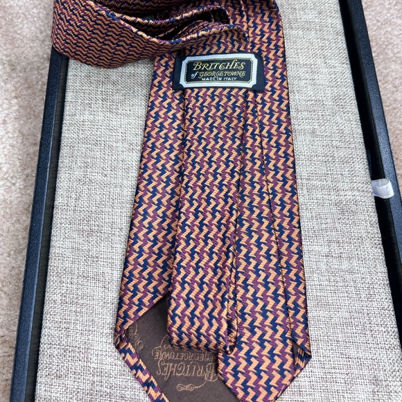 BRITCHES OF GEORGETOWNE MEN'S SILK TIE - Picture 3 of 3
